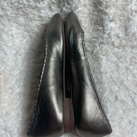 Louise Et Cie Caynlee  synthetic leather Pewter GoldScalloped Edges Flats SZ11M - Picture 5 of 7